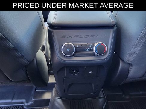 Used 2025 Ford Explorer Active AWD/4WD image 10
