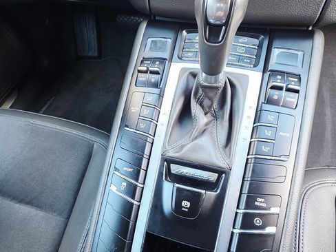 Used 2016 Porsche Macan S image 24