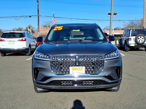 Used 2025 Lincoln Aviator AWD image 2