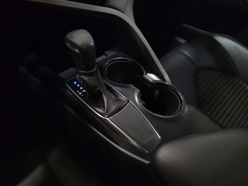 Used 2020 Toyota Camry SE image 26