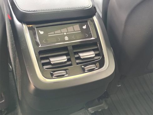 Certified 2023 Volvo XC90 B5 Core w/ Protection Package Premier image 30