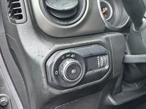 Used 2023 Jeep Wrangler Unlimited Sport AWD/4WD image 33