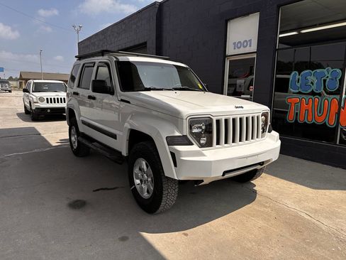 Used 2009 Jeep Liberty Sport w/ Popular Equipment Group AWD/4WD image 2