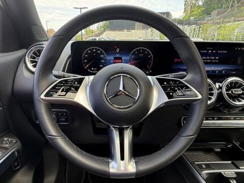 Used 2026 Mercedes-Benz GLB 250 4MATIC image 25