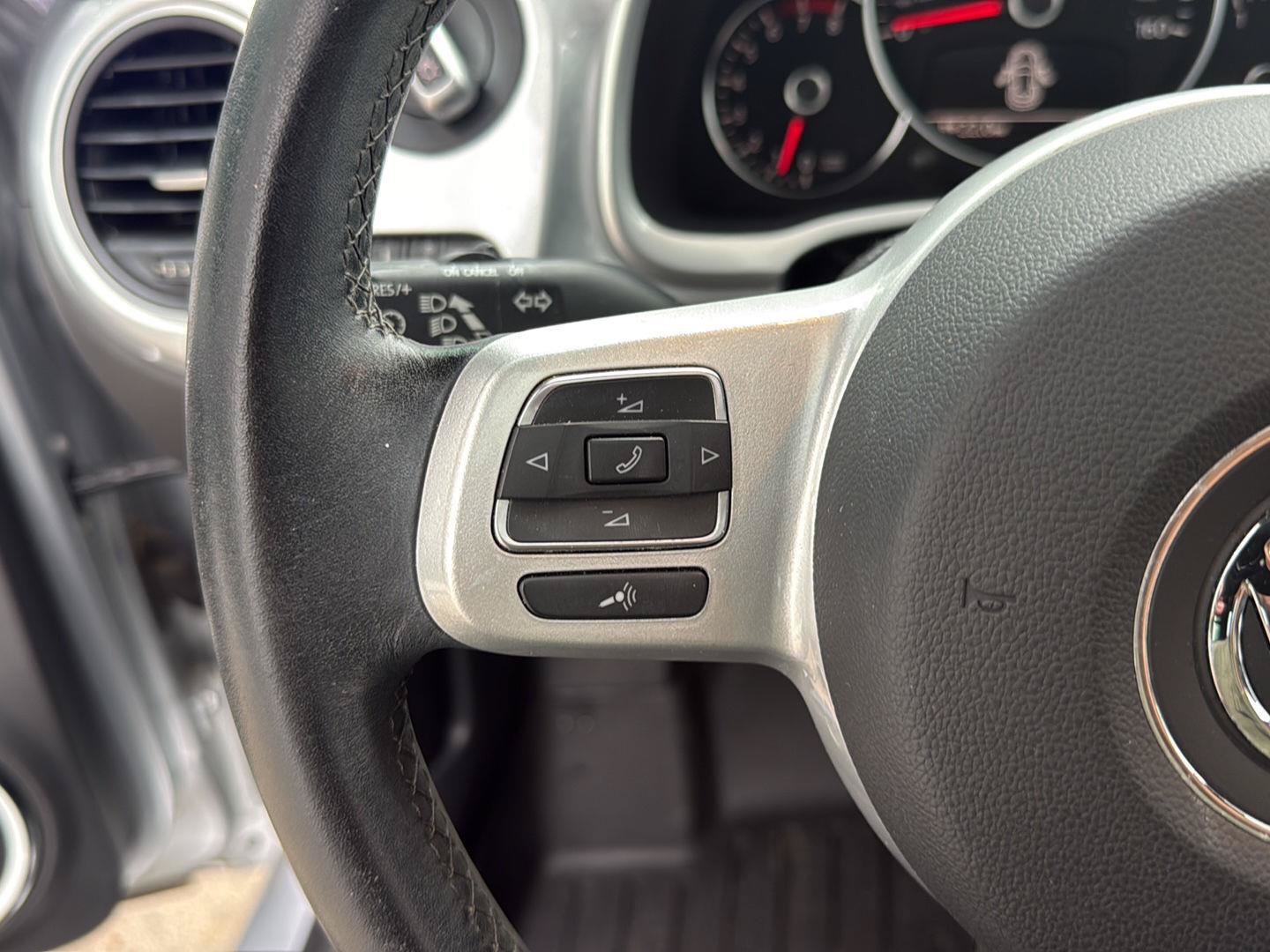Used 2012 Volkswagen Beetle 2.5 FWD image 10
