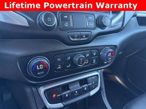 Used 2024 GMC Terrain SLT image 16