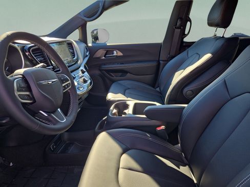 New 2026 Chrysler Voyager LX FWD image 39