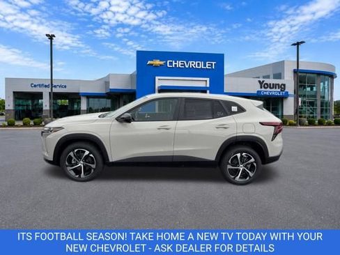 New 2026 Chevrolet Trax RS w/ Sunroof Package FWD image 4