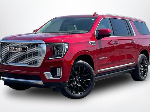 Used 2024 GMC Yukon XL Denali w/ Advanced Technology Package AWD/4WD image 3