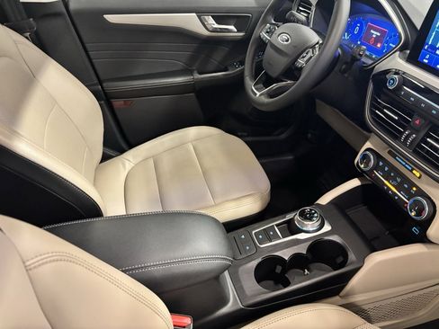 Used 2022 Ford Escape SEL w/ Technology Package image 19