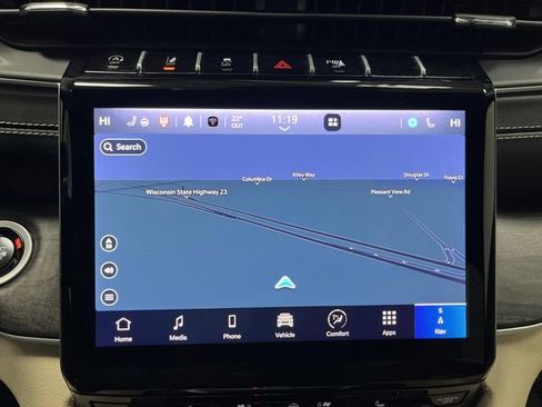 Used 2025 Jeep Grand Cherokee Limited w/ Luxury Tech Group II image 10