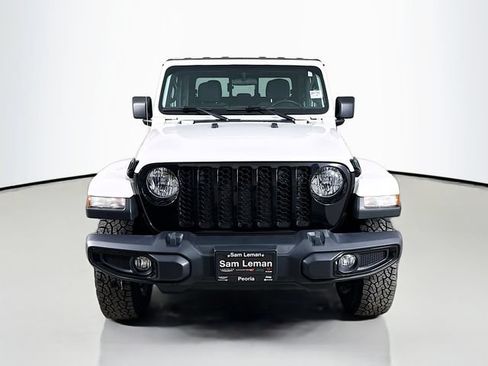 Used 2021 Jeep Gladiator Sport AWD/4WD image 2