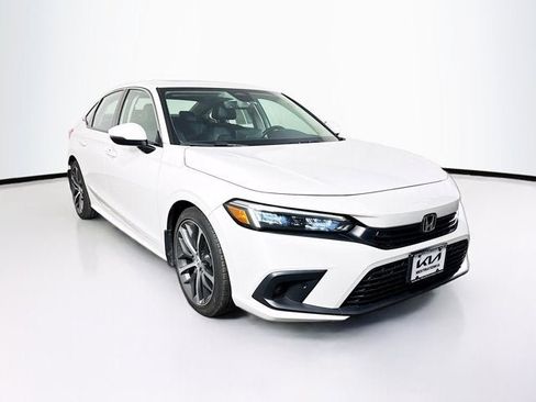 Used 2022 Honda Civic Touring image 3