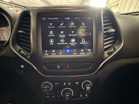 Used 2020 Jeep Cherokee Trailhawk AWD/4WD image 33