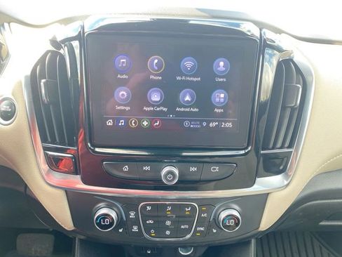 Used 2023 Chevrolet Traverse LT image 13