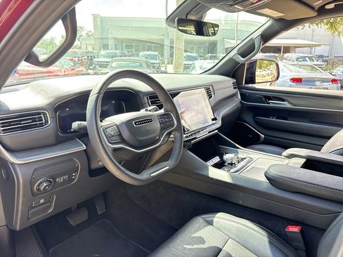 Used 2024 Jeep Wagoneer Series II w/ Flexible Seating Group RWD image 6