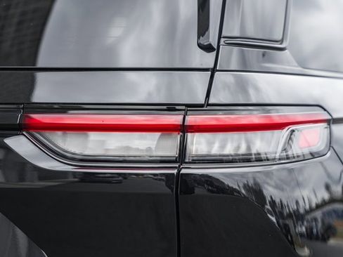 Used 2022 Jeep Grand Cherokee Altitude image 8