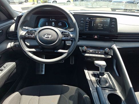 Certified 2025 Hyundai Elantra Sport FWD image 11