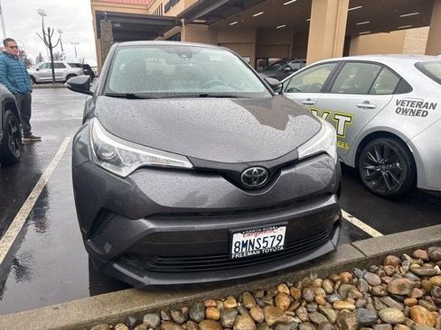 Used 2019 Toyota C-HR XLE image 8