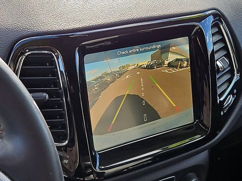 Used 2020 Jeep Compass Limited image 17