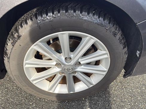 Used 2013 Toyota Camry XLE w/ Leather Pkg image 9