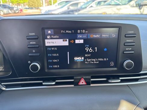Used 2023 Hyundai Elantra SE FWD image 9