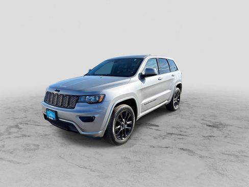 Certified 2018 Jeep Grand Cherokee Altitude image 4