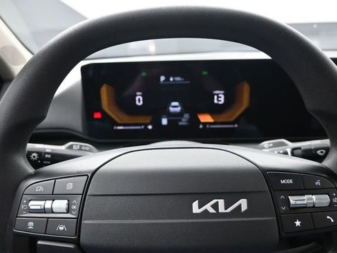 New 2025 Kia K4 FWD image 15