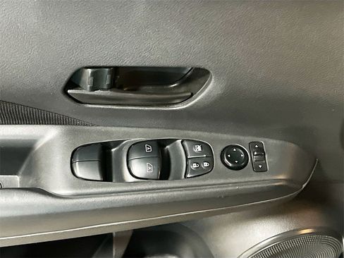 Used 2022 Nissan Kicks S image 17