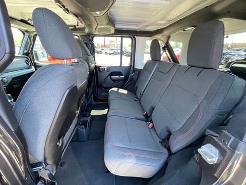 Used 2025 Jeep Wrangler Unlimited Rubicon AWD/4WD image 20