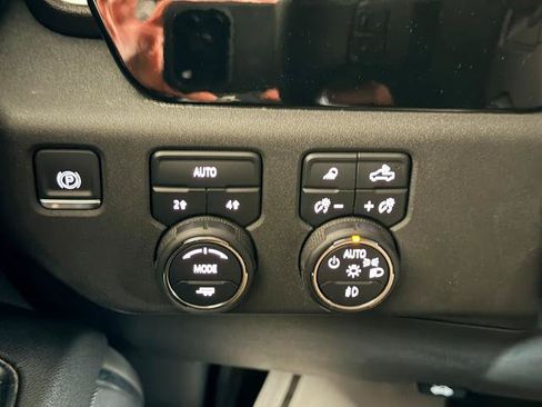 Used 2023 Chevrolet Silverado 1500 LTZ AWD/4WD image 16