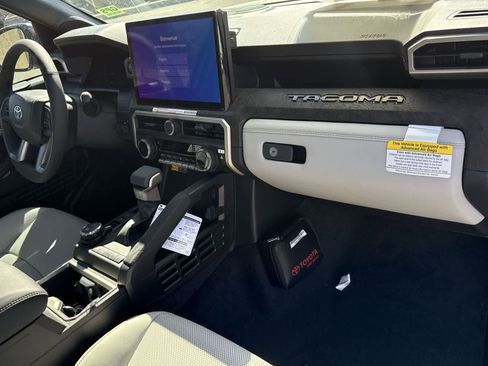 Used 2025 Toyota Tacoma Limited image 11