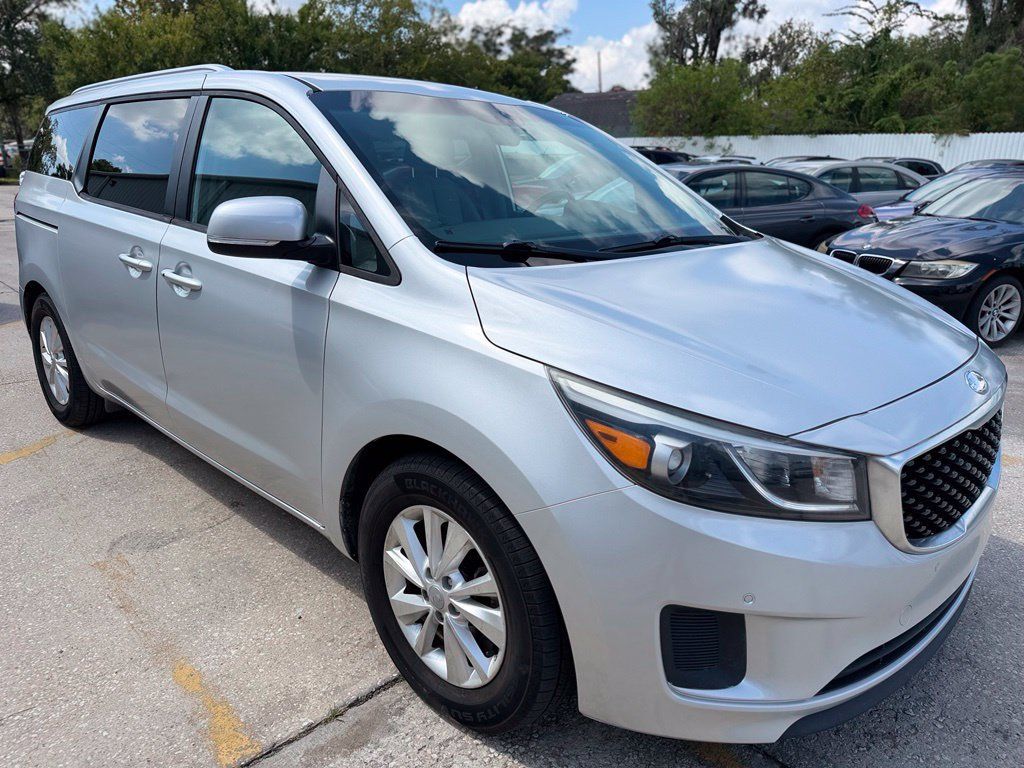 Used 2017 Kia Sedona LX w/ LX Essentials Premium Package FWD image 7