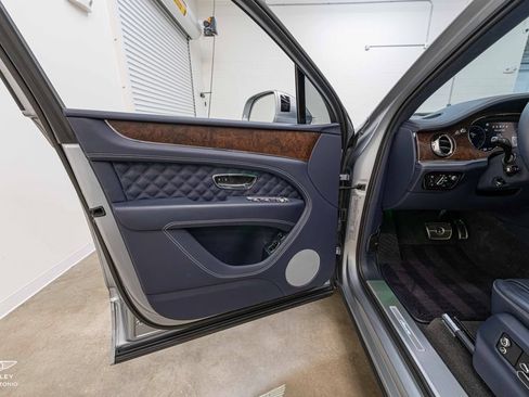 Used 2023 Bentley Bentayga AWD/4WD image 36