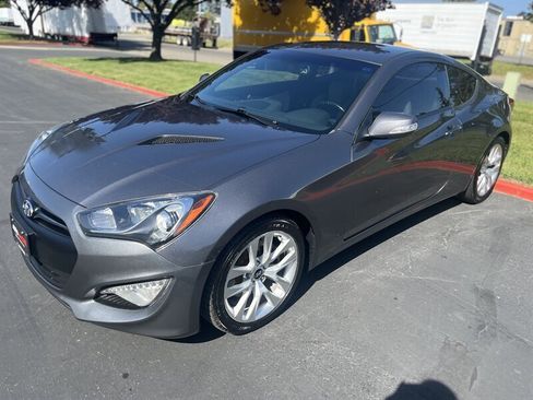 Used 2015 Hyundai Genesis 3.8 image 6