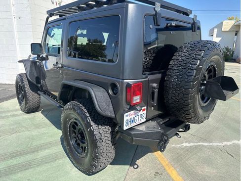 Used 2018 Jeep Wrangler Sport image 12