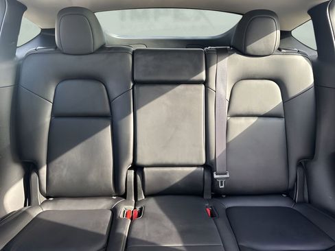 Used 2023 Tesla Model Y Long Range image 12