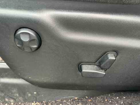 Used 2018 Jeep Grand Cherokee Limited image 10