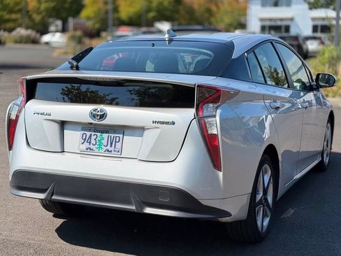 Used 2017 Toyota Prius Three Touring w/ Carpet Mat Package FWD image 5
