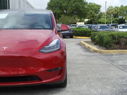 Used 2021 Tesla Model Y Long Range AWD/4WD image 14
