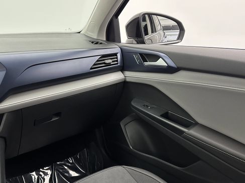 Used 2024 Volkswagen Taos SE image 19