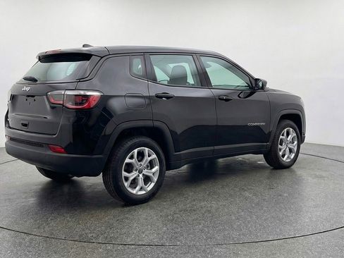 Used 2025 Jeep Compass Latitude image 9