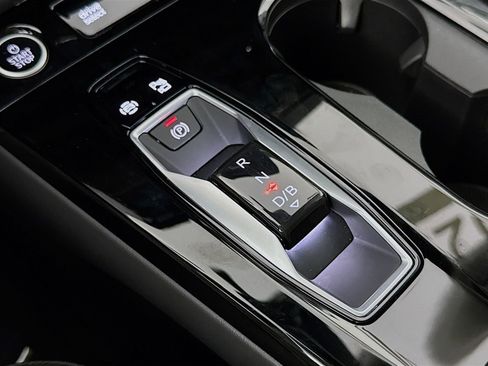 Certified 2025 Audi Q6 e-tron Premium w/ Convenience Package AWD/4WD image 16