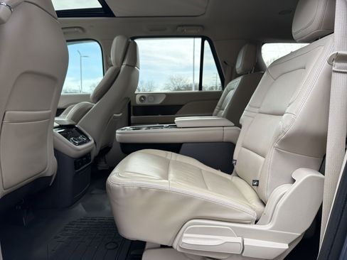Used 2020 Lincoln Navigator L Reserve w/ Luxury Package image 31