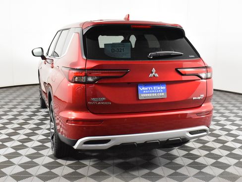 Used 2025 Mitsubishi Outlander SE image 7