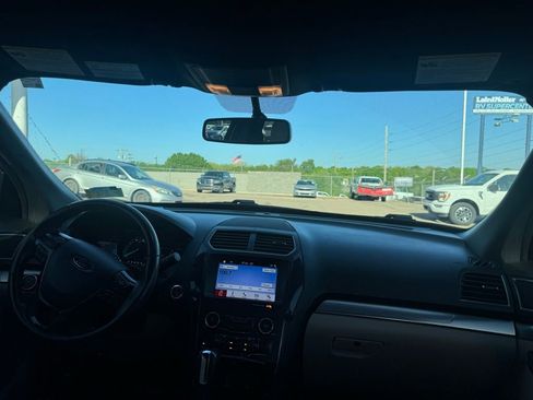 Used 2019 Ford Explorer XLT w/ Equipment Group 201A FWD image 20