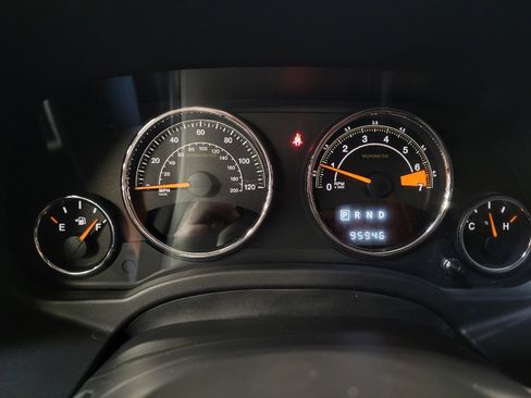 Used 2017 Jeep Compass Latitude FWD image 23