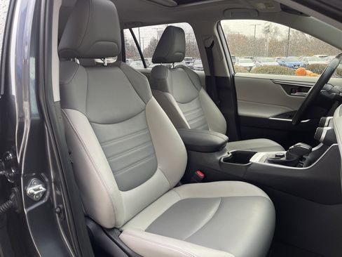 Used 2024 Toyota RAV4 XLE Premium image 37