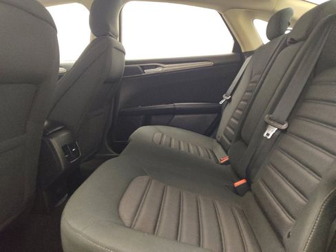 Used 2019 Ford Fusion SE FWD image 18