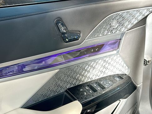 Certified 2023 BMW 760i xDrive image 18